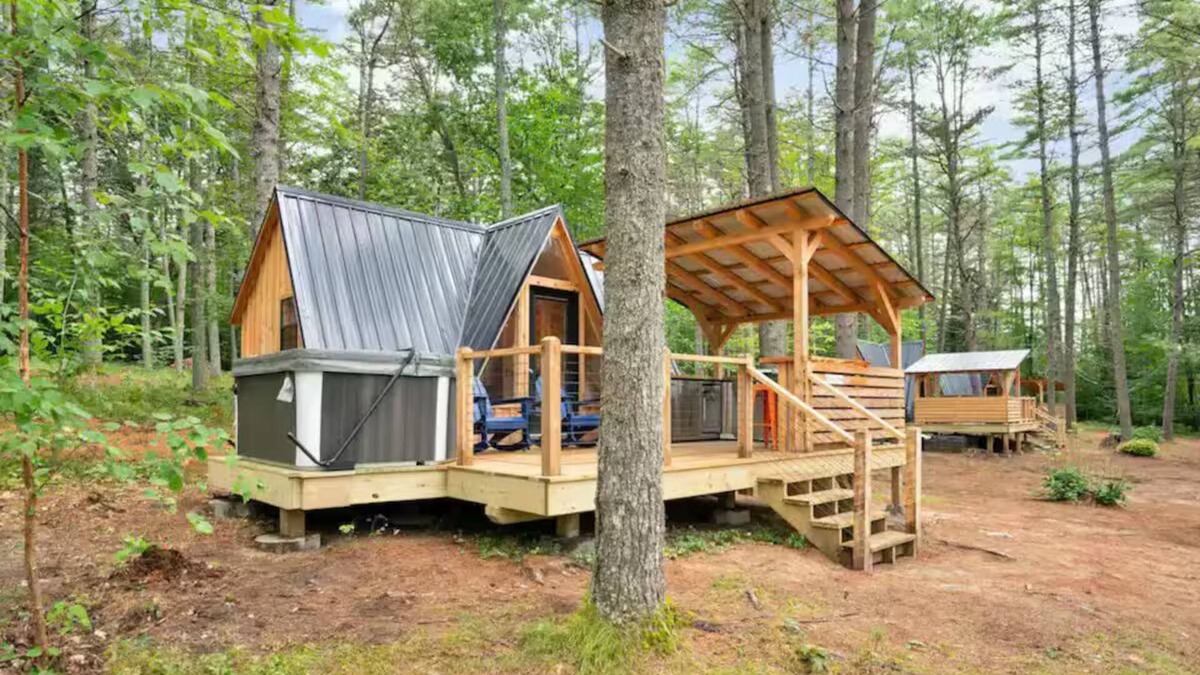 Oxford Cabin | Pond And Pine
