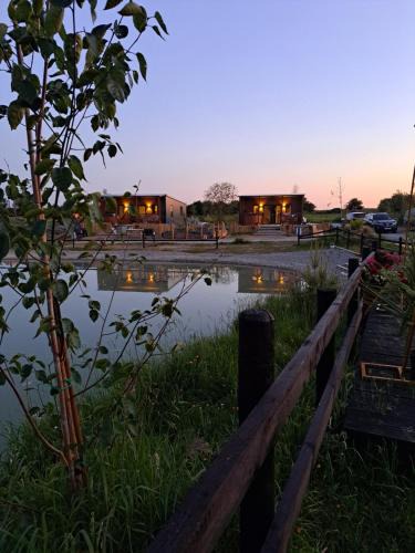 County Laois House | Pond Beach 2ppl-private Hot tub