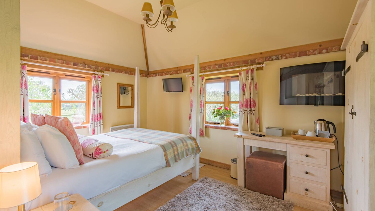 Abbess Roding Cottage | Pond Cottage, Egerton