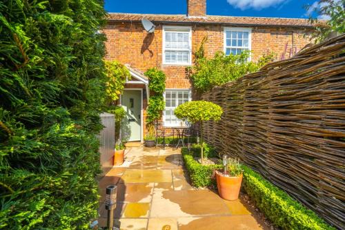Docking House | Pond Cottage