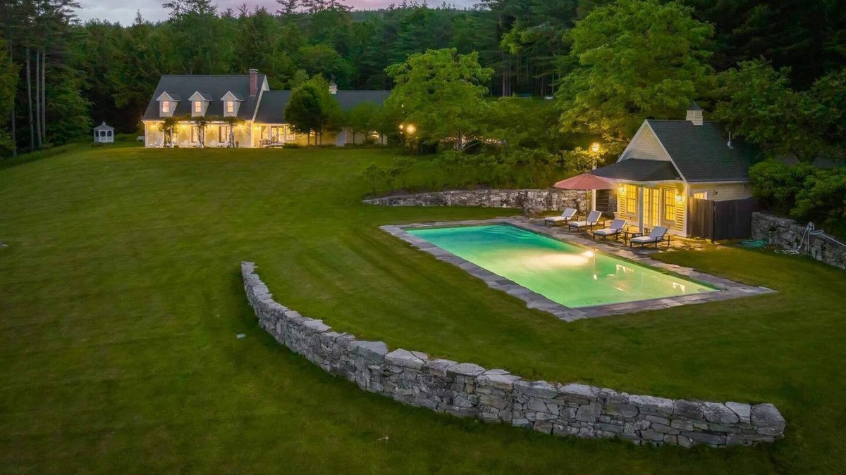 West Hartford House | Pond, Pool, Mountain Views | Au Bout du Chemin
