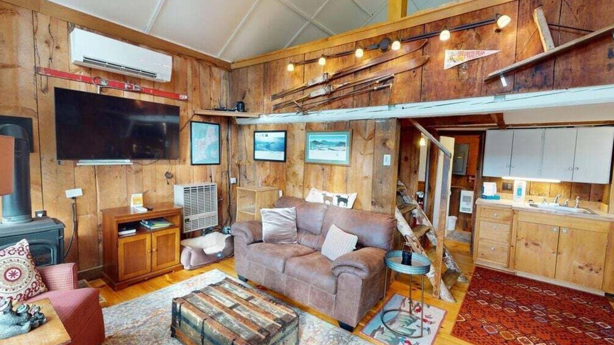 Chittenden Cabin | Pond View Cabin-Rustic 2 Bedroom-Sleeps 4