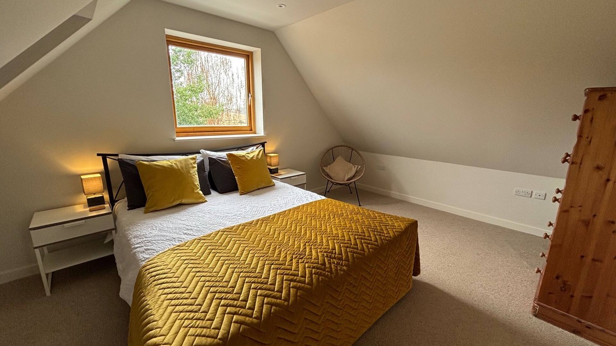 Bulmer Cabin | Pond View Loft - Sleeps 2 - Pet Friendly