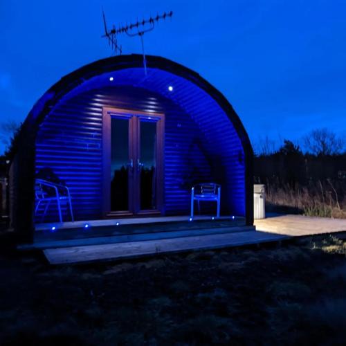 Kelty Cabin | Pond View Pod 3 With Private Hot Tub -Fife - Loch Leven - Lomond Hills