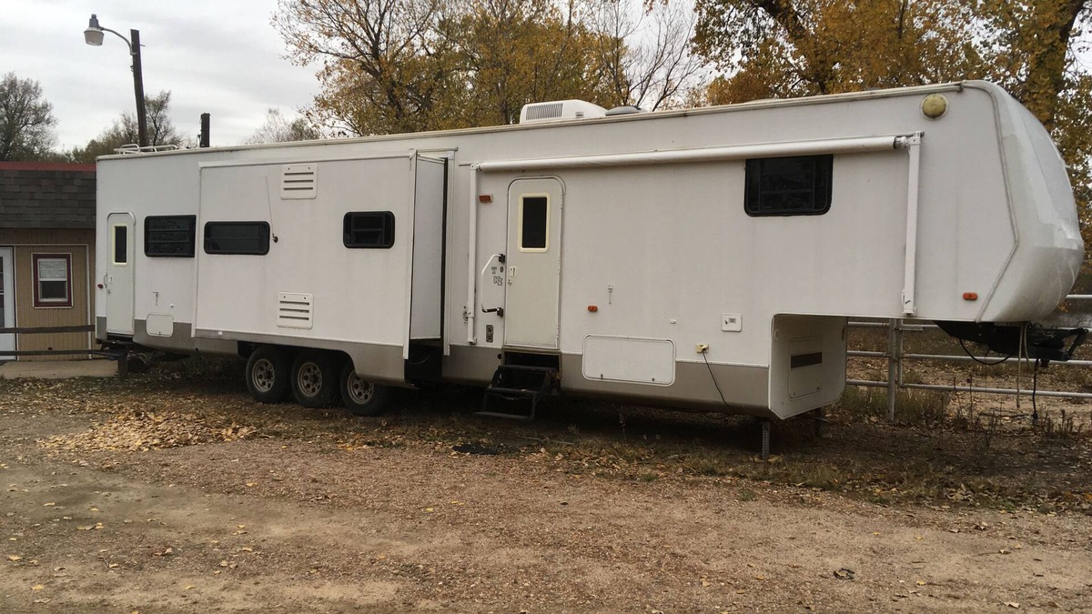 Hutchinson House | Pondarosa Camper of Pondarosa Inn Water Park