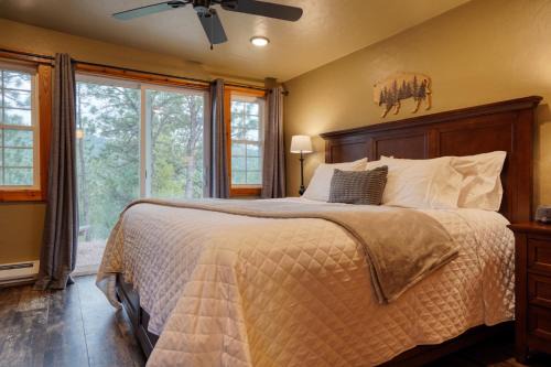 Hot Springs House | Ponderosa Cabin at Highland Meadows