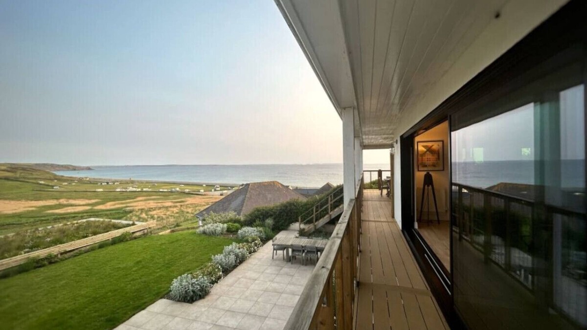 Penycwm House | Ponderosa · Family Beach House - 400m from Newgale Beach.
