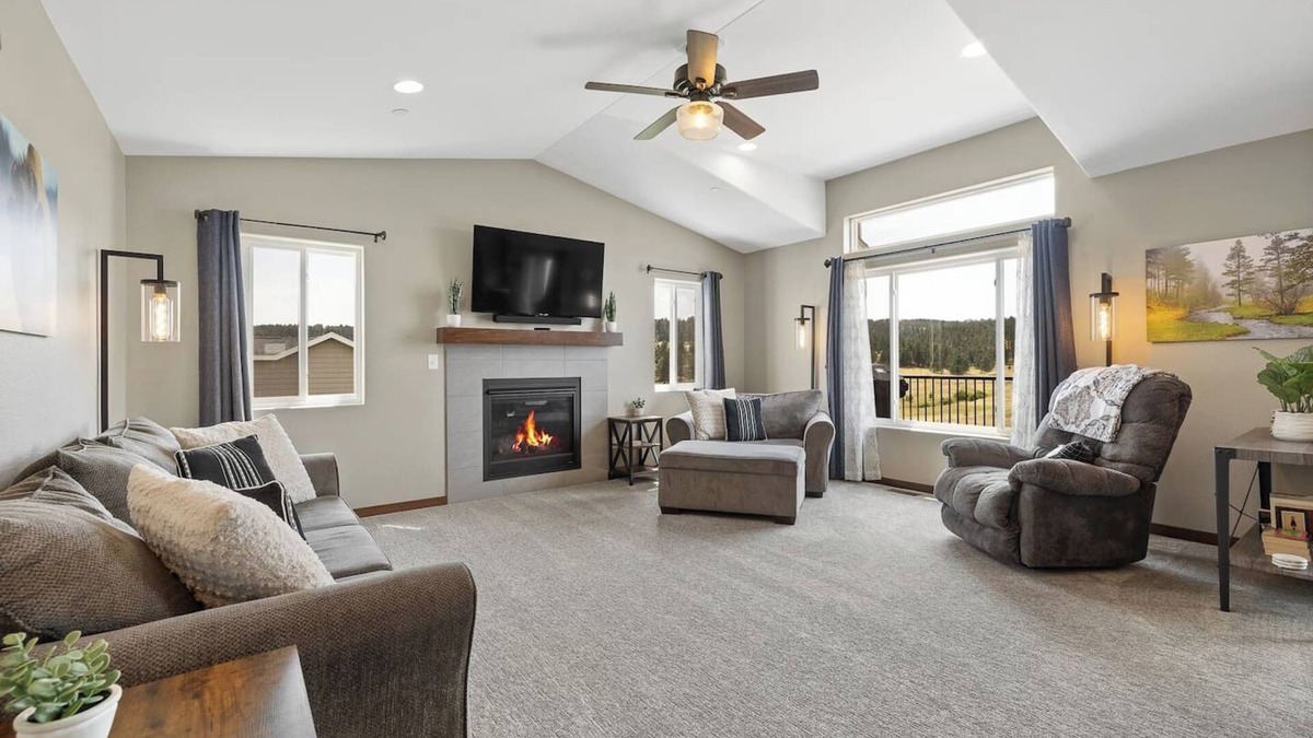 Colonial Pine Hills House | Ponderosa Mile Retreat