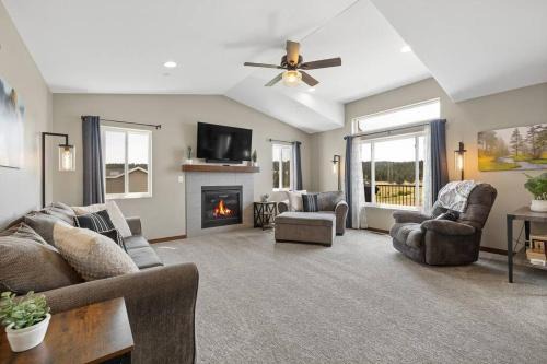 Colonial Pine Hills House | Ponderosa Mile