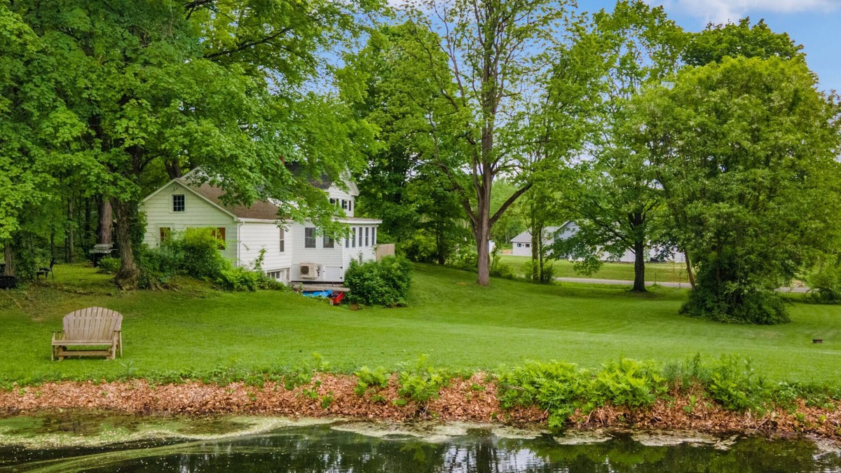 Hollowville House | Pondfront Gem Minutes from Hudson’s Best Shops & Cafes | The Stillwater House