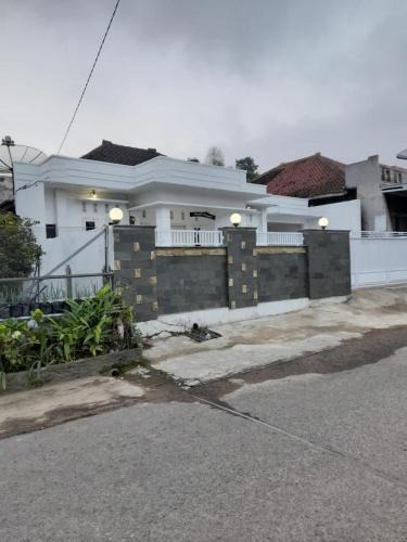 Linggajati House | Pondok Ciremai Homestay
