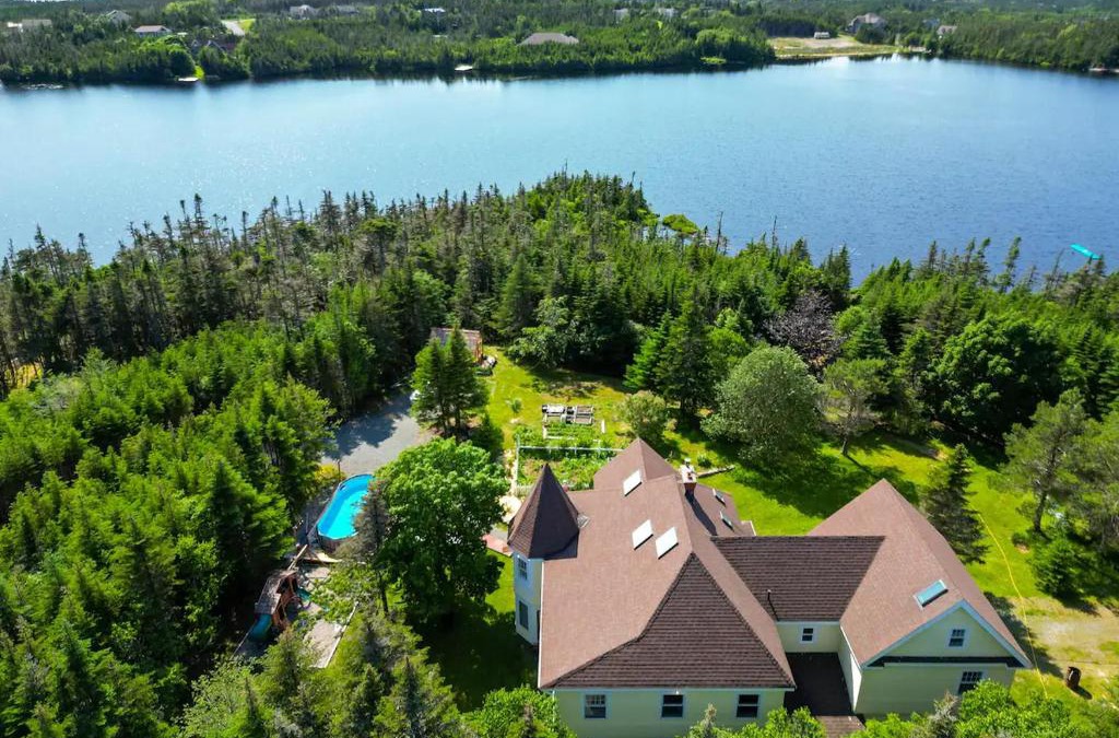 Portugal Cove - St. Philips House | Pondside Bliss Wprivate Pool - Magical Getaway