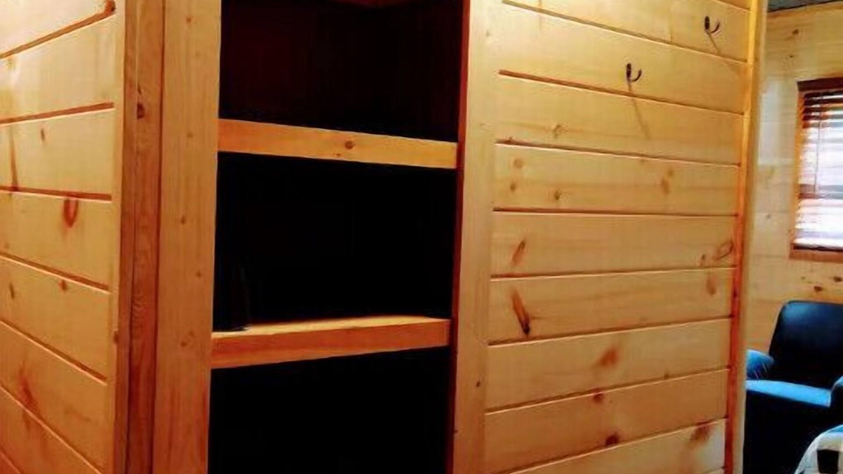 Newland Cabin | Pondside Cabin