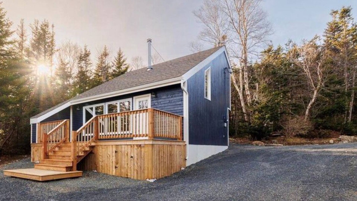 Tors Cove Cabin | Pondside Haven
