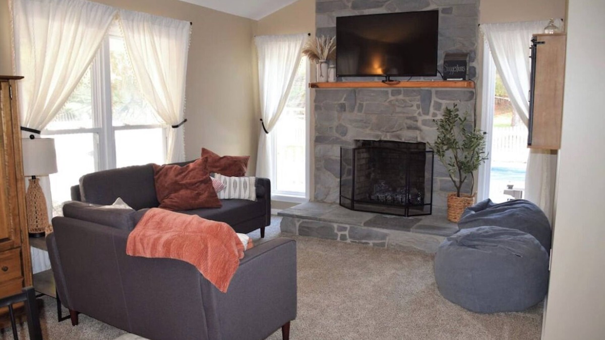 Elizabethtown Apartment | Pondview Paradise, Cozy home with pool and pond on 8 acres