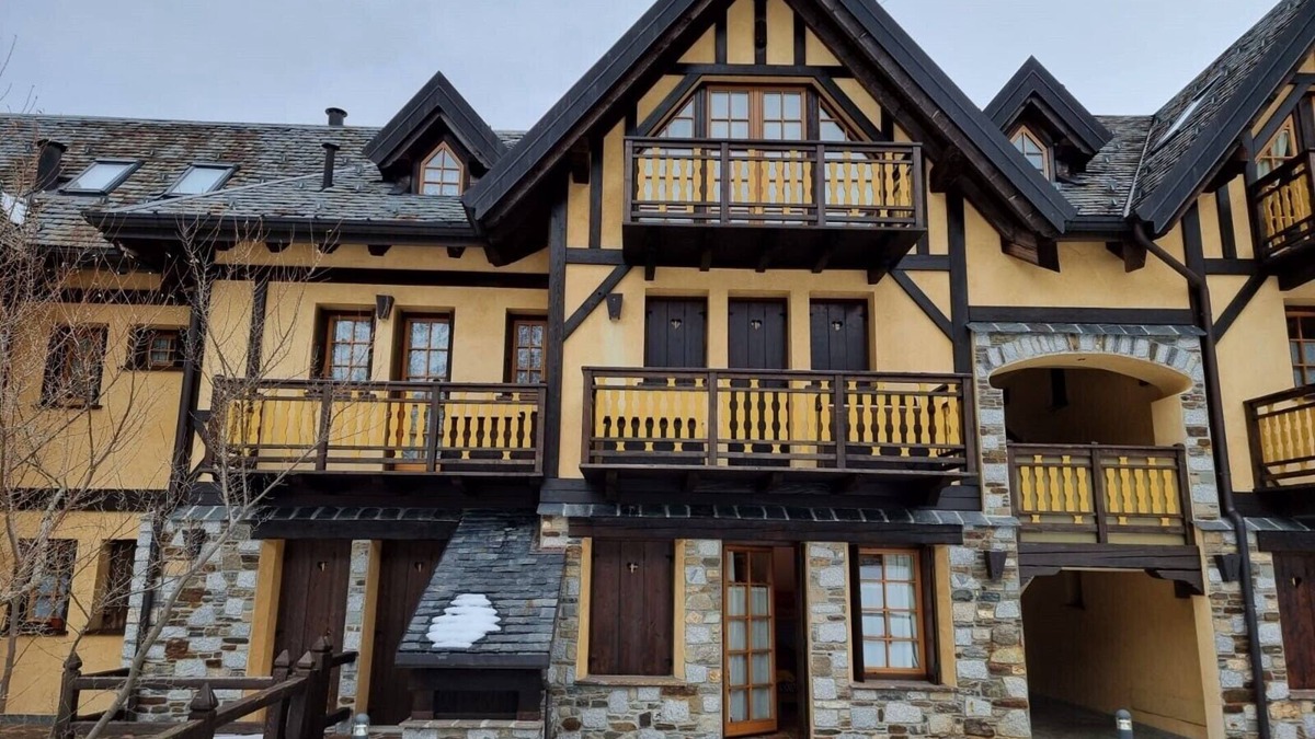 Ponte di Legno Apartment | Ponte di Legno apartment with garden a stone's throw from the center