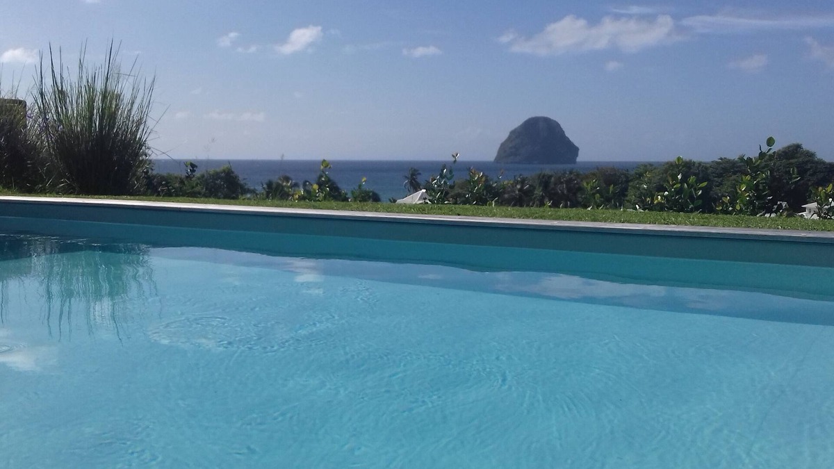 Le Diamant Villa | pool, 100 m from the beach, sea, relaxation and standing facing Diamond Rock