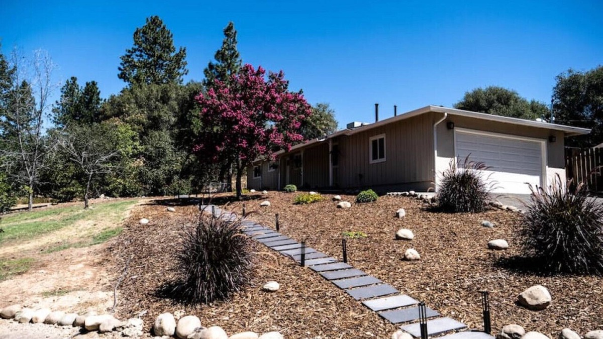 Diamond Springs House | Pool-2 King Beds-Hot Tub-Fire Place-Garage Parking