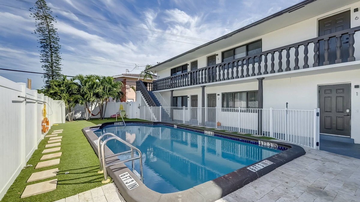Imperial Point Apartment | Pool|6ppl|2 bedroom|1 mile to beach|Flamingo apt 3