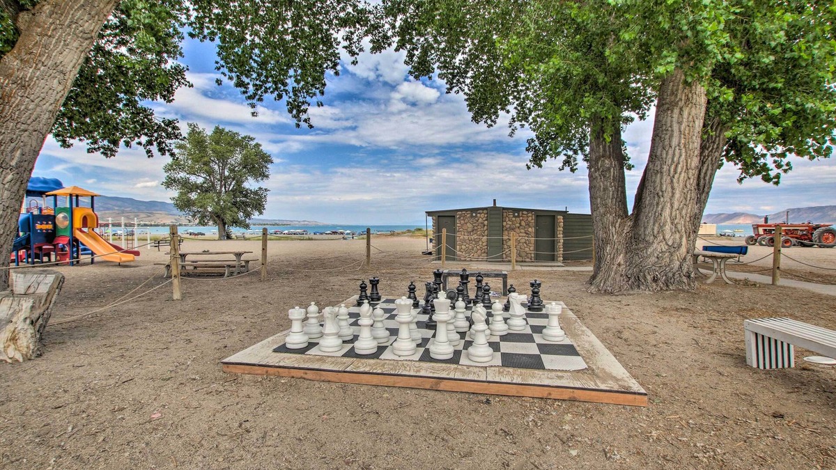 Sweetwater Cottage | Pool Access & Lake Views: Modern Garden City Home