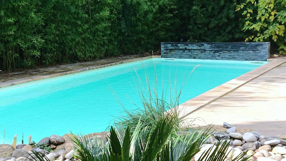 Rognes House | POOL AND JACUZZI IN THE AIXOIS CAMPAIGN