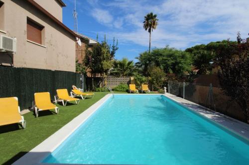 Premia de Mar Apartment | Pool and relax 20' from Barcelona