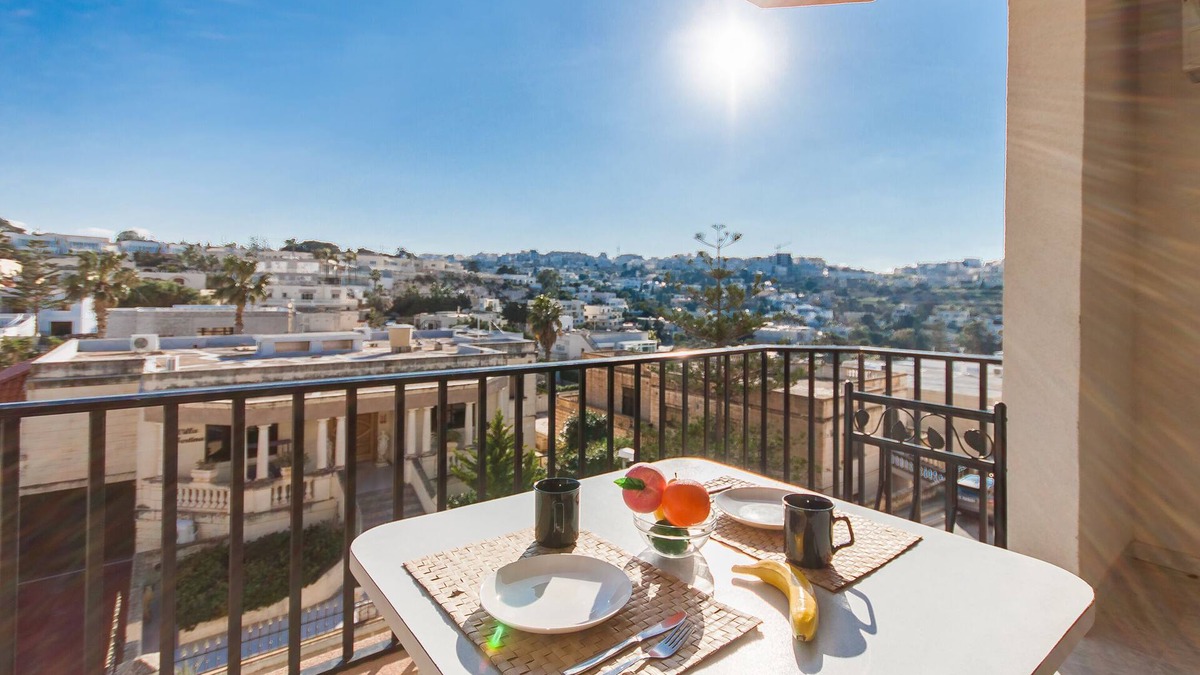 Santa Maria Estate Apartment | Pool and Sea, charming Merill Apart 4, Mellieha, Malta