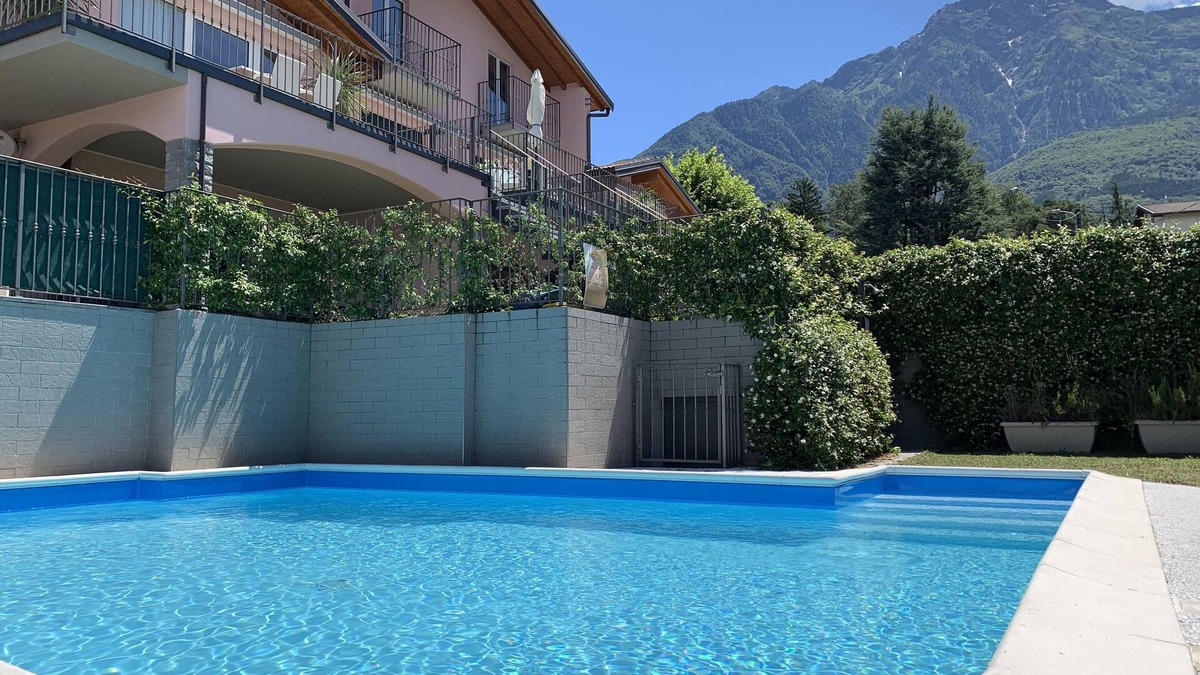 Colico Piano Apartment | Pool apartment in quiet and central area