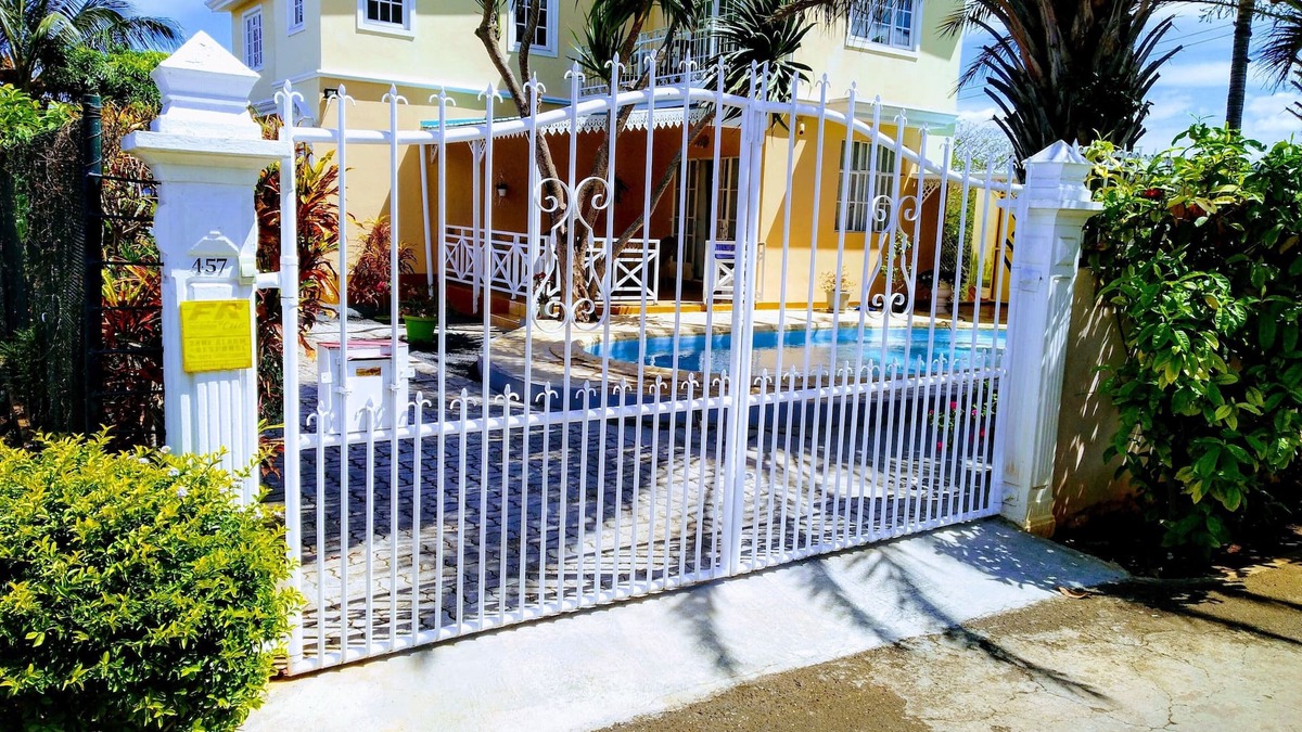 Albion Apartment | Pool Apartment In Villa ALBION West Coast