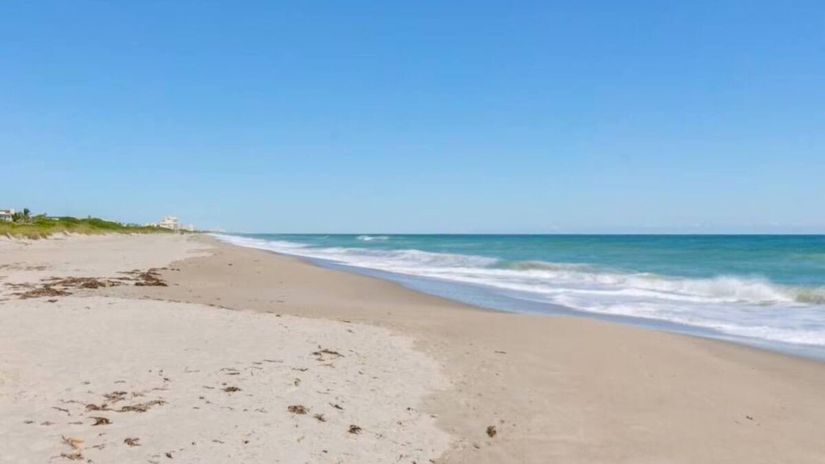 Indialantic By The Sea Resort | Pool & Beach Getaway | Stunning Ocean Front Room Perfect for Ultimate Stay