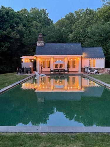 Wrightsville House | Pool Cottage at Roundtop Estate couples oasis