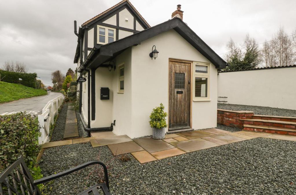 Westbrook Court House | Pool Cottage