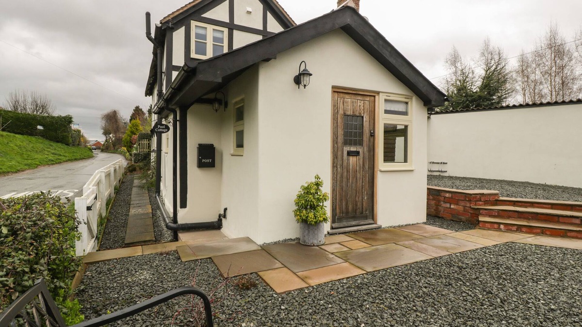 Westbrook Court Cottage | POOL COTTAGE, pet friendly, character holiday cottage in Eardisley