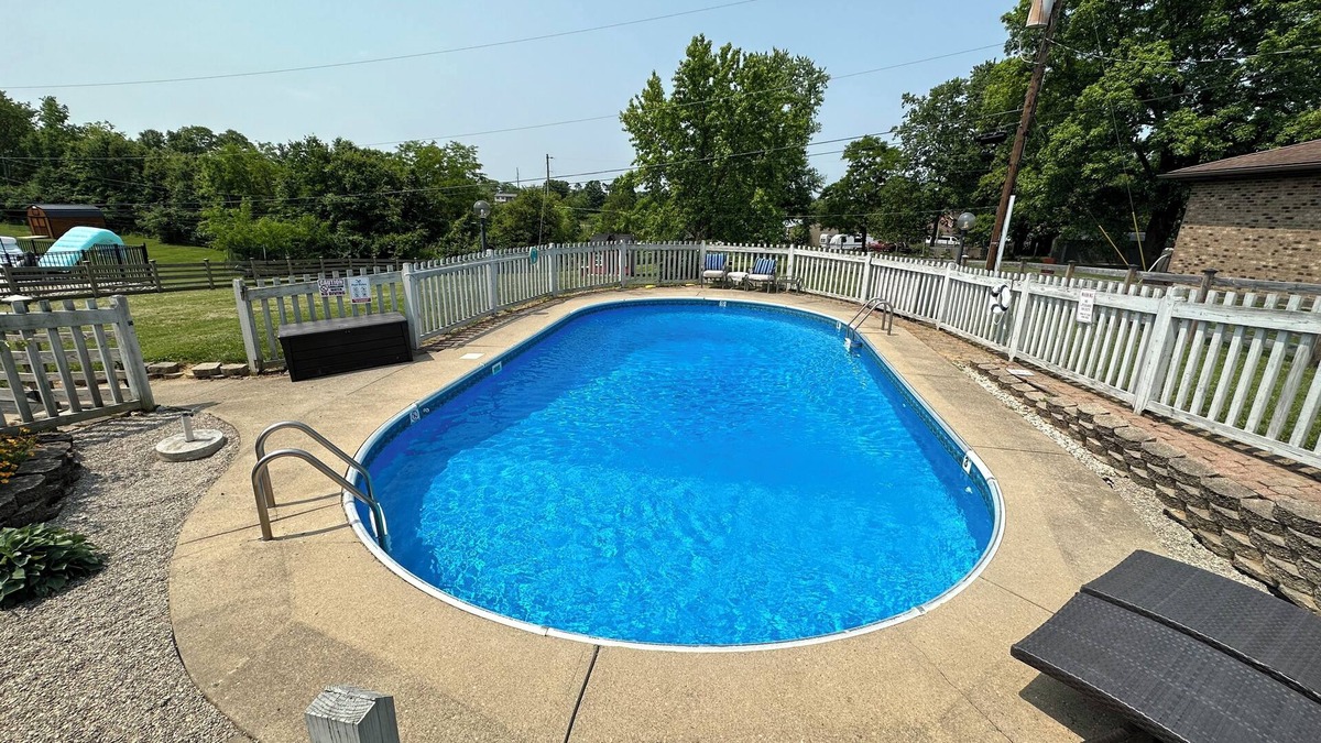Kenton House | *POOL* Fenced Yard, Pets, ARK Encounter, Airport