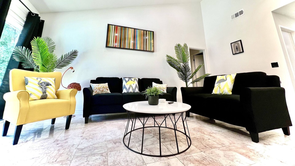 Chatsworth House | Pool | Fire Pit | BBQ | Modern House | Dogs OK