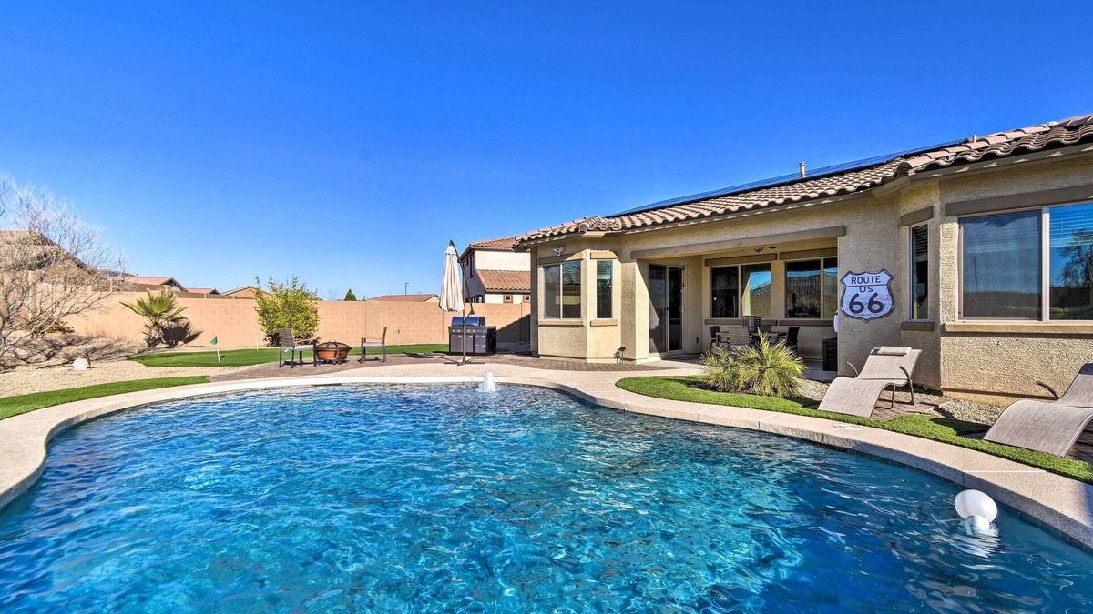 Montecito in Estrella House | Pool, Fire Pit & Putting Green: Goodyear Retreat!