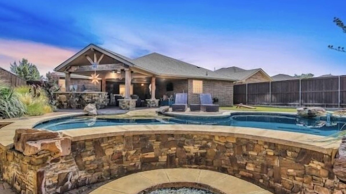 Lubbock House | POOL, Firepit, Gameroom, Great for Families