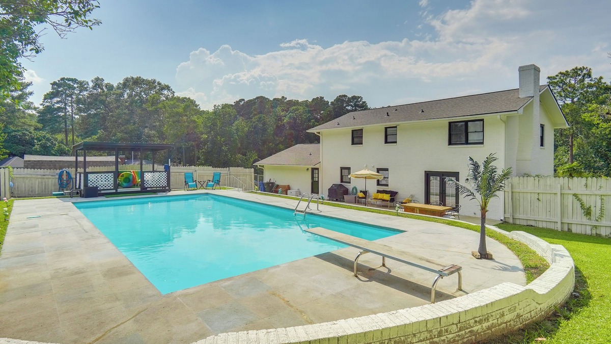 Westover House | Pool & Game Room: Family Retreat in Fayetteville