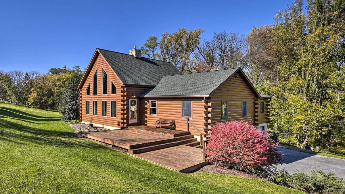 Mount Joy Cabin | Pool, Games + Sauna: Mount Joy Countryside Cabin
