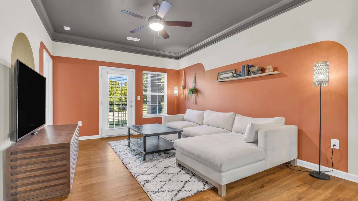 Arcadia Apartment | Pool, Gym & Central Location! 2- King Beds