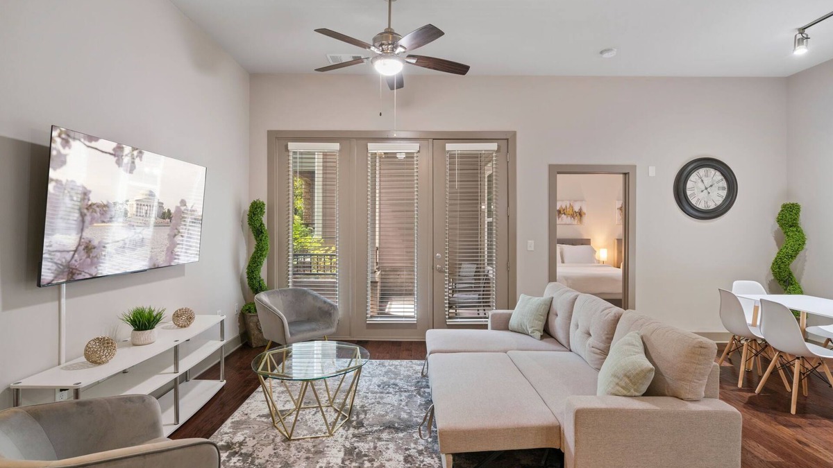 Woodbridge Bed & Breakfast | Pool & Gym | Spacious | Free-Parking