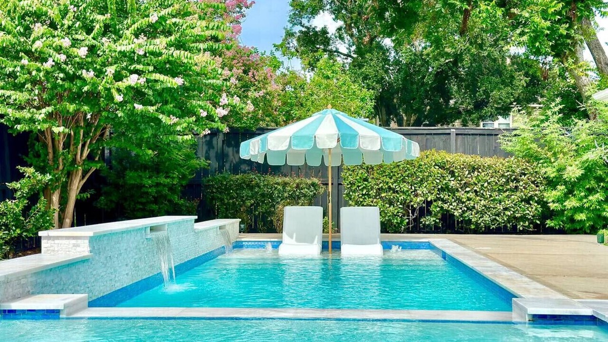 Houston House | POOL/Heated Spa Galleria sleeps 12 Griddle