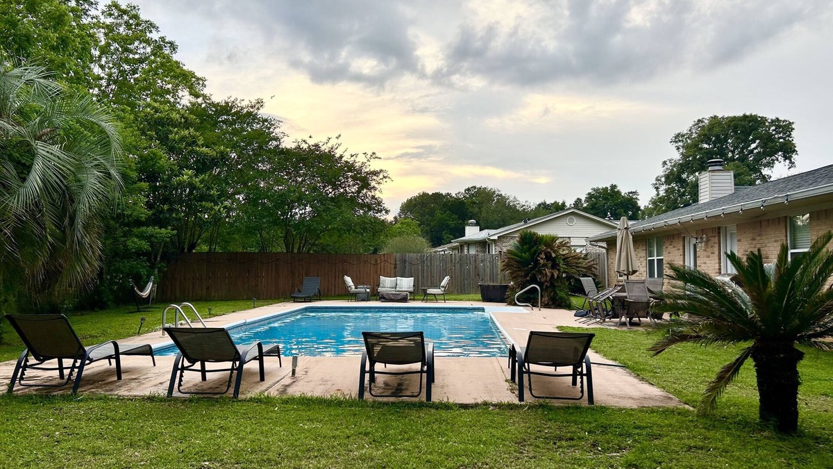 Northwest Pensacola House | POOL home centrally located in Pensacola near beach, downtown, NAS.