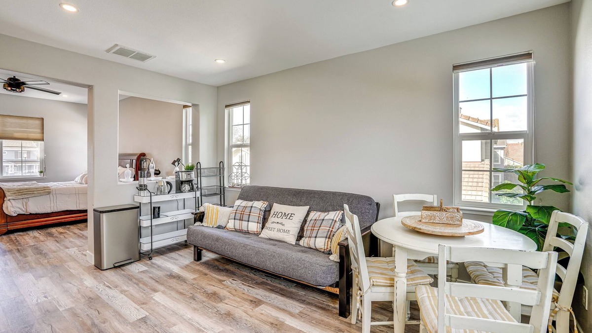 Brentwood Apartment | Pool & Hot Tub Access: Extended Stay in Brentwood!