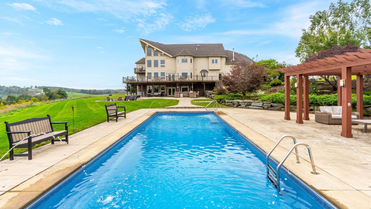 Owego House | Pool/Hot tub/Fire Pit/Theater+Game Rms/Epic Views/8 bdrm 5 bath Estate Sleeps 22