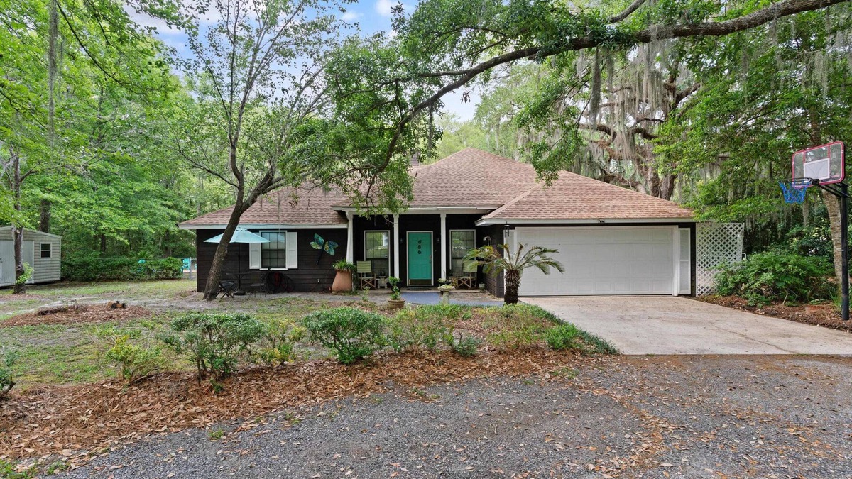 Brunswick House | *Pool *Hot tub *Fire pit *Fence *Game room *Private