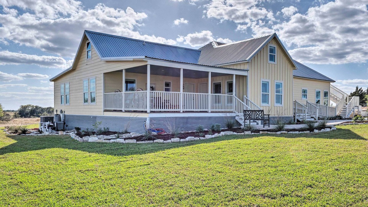 Schulenburg House | Pool, Hot Tub & Game Room: Schulenburg Retreat