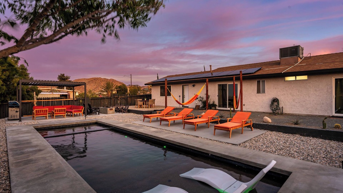 Joshua Tree House | Pool, Hot Tub Heating, BBQ, AC & Private Yard, Pet Friendly, 10mins to JTNP!