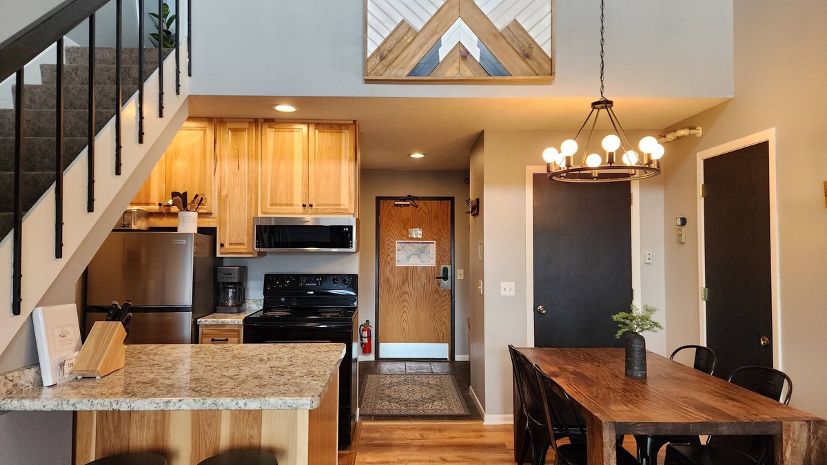 Lutsen Condo | 🌲Pool, Hot tub, Hiking, Golf, & more - Condo on Lutsen Mountainn