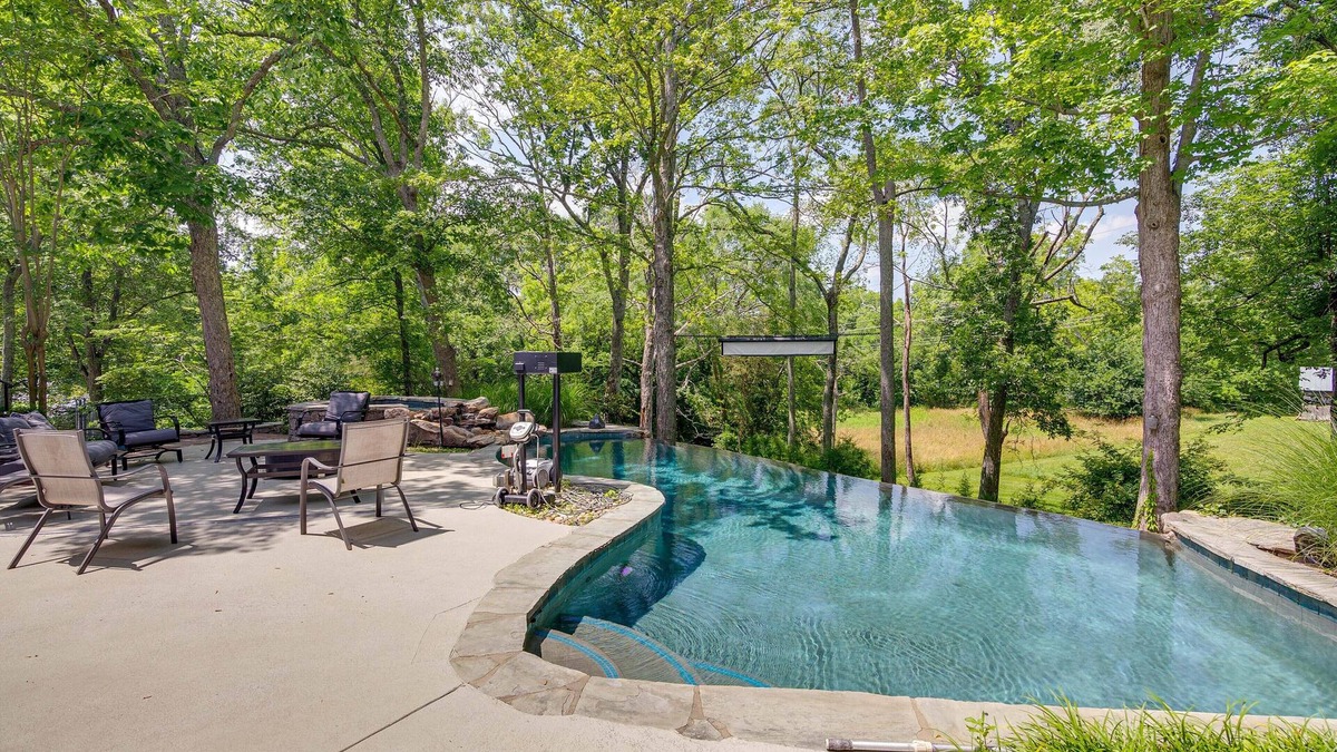Franklin House | Pool, Hot Tub & Outdoor Theater: Franklin Retreat
